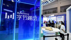 躲不過監管重拳  字節跳動旗下教育機構大量裁員中國上半年整治線上教育，7月又推出打擊校外培訓機構的政策。字節跳動旗下教育事業「大力教育」5日傳出大量裁員，其他補教也者也面臨裁員問題。圖為2021 年4月，字節跳動在福州舉辦的數字峰會亮相。（中新社提供）中央社  110年8月5日