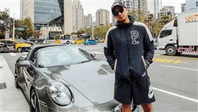 黑人因為看盜版被出征，事後公開道歉。（圖／翻攝臉書）