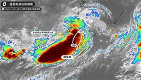 盧碧颱風儘管已經減弱為熱帶性低氣壓，氣象粉專提醒西半部得留意這「颱風尾」，從台北到香港都是它的範圍。（圖／翻攝自「台灣颱風論壇｜天氣特急」）