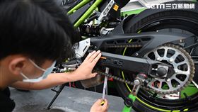 ▲鏈條上下擺幅約2至3公分。（圖／鍾釗榛攝影）