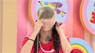 玩絲襪套頭　啦啦隊女神臉蛋慘變這樣