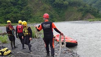 新／南投溪流暴漲　夫妻抓魚慘被沖走