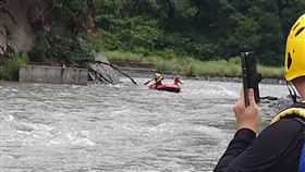 仁愛鄉，春陽部落，夫妻，抓魚，山區大雨溪水暴漲沖走，無生命跡象