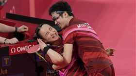 水谷隼和伊藤美誠搭配拿下金牌。（圖／美聯社／達志影像）