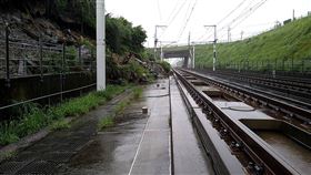 大雨釀邊坡落石！高鐵苗栗段列車延誤。（圖／高鐵提供）