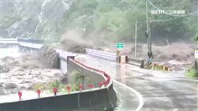 明霸克露橋遭沖毀！3部落成孤島　桃源區長：請直升機支援
