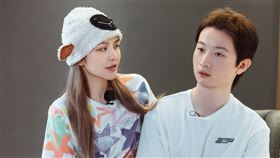 周揚青與男友羅昊公開登上《女兒們的戀愛》節目放閃。（圖／翻攝自《女兒們的戀愛》微博）