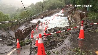 三峽北113線坍　三百住戶如困孤島