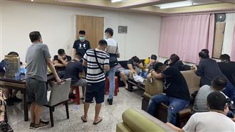 趁疫情趨緩開賭場！自備酒精號召賭客