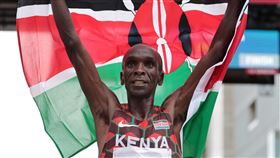 東奧／男子馬拉松　肯亞選手基普柯吉（Eliud Kipchoge）輕鬆衛冕金牌（圖／美聯社／達志影像）