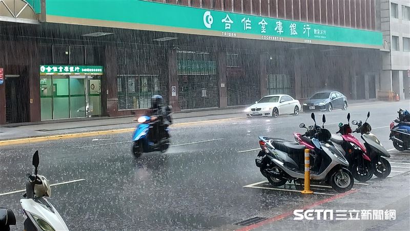 盧碧復活直奔東北　雨彈續炸苗栗以南