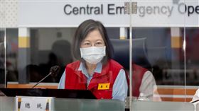 蔡英文視察0806水災中央災害應變中心。（圖／總統府提供）