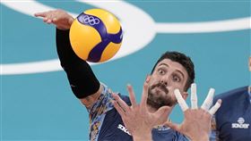 阿根廷男子排球隊時隔33年，繼1988年漢城奧運獲得銅牌後，今年東奧再次上演對抗巴西打滿五局、取下銅牌的榮耀。圖為主攻手法昆多．康特（Facundo Conte）。（圖／美聯社／達志影像）