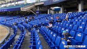 富邦悍將開放球迷進場。（圖／記者王怡翔攝影）