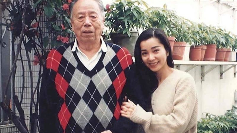 陳美鳳曬40年前嫩照！網驚呆：沒變