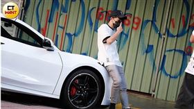 酷炫脫罩聊天。（圖／CTWANT）