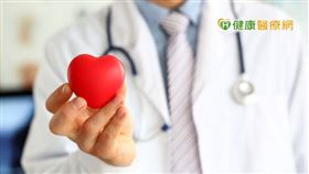 據統計，國內十大死因中，心血管疾病排名僅次於癌症。李洮俊理事長表示，主要造成心血管疾病原因有高血壓、高血糖、高血脂、肥胖、生活憂鬱、活動量減、抽菸、生活壓力等危險因子。除了提高心臟病變、腎臟病變等共病風險外，罹病後要花費大量的金錢來治療，提前預防很重要。