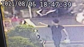 1名網友表示外送員自稱有混幫派，態度十分惡劣。（圖／翻攝自「爆料公社」臉書）