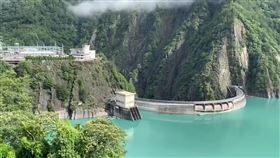 德基水庫蓄水率達80%　恢復綠水環繞熱帶性低氣壓帶來豪雨，德基水庫水量獲得挹注，蓄水率突破80%，目前距離滿水位不到10公尺，恢復綠水環繞的景象。（民眾提供）中央社記者趙麗妍傳真  110年8月9日