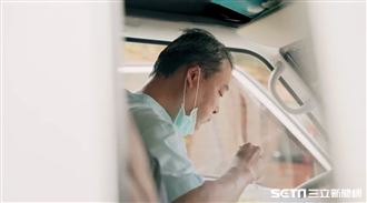 為照顧弱勢長輩　他們憋尿、躲藏吃飯