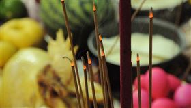 普渡,拜拜,供品,香 圖／攝影者Rick Chung, Flickr CCLicense
https://flic.kr/p/d37kwG