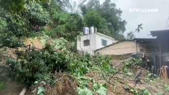 大樹區土石崩落　祖孫三代6人半夜逃