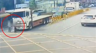 大貨車視線死角　恩愛老夫妻1死1傷