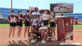 陳冠宇周邊商品亮相。（圖／記者王怡翔攝影）