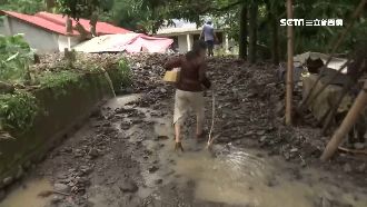 土石入家門沖走牌位　六龜戶嘆家沒了
