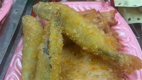 柳葉魚,炸物,紙鈔,千元(翻攝自 爆廢公社公開版)