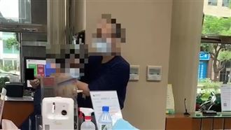 男挾持銀行女行員　現場驚悚畫面曝光