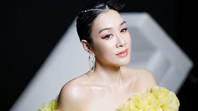 50歲鍾麗緹玩衝浪　真實身形網看呆