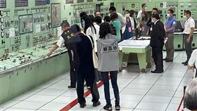朝野立委昨（9）天到核二廠進行考察，民進黨籍立委賴品妤說，什麼椅子武力值這麼高？（圖／翻攝自賴品妤臉書）