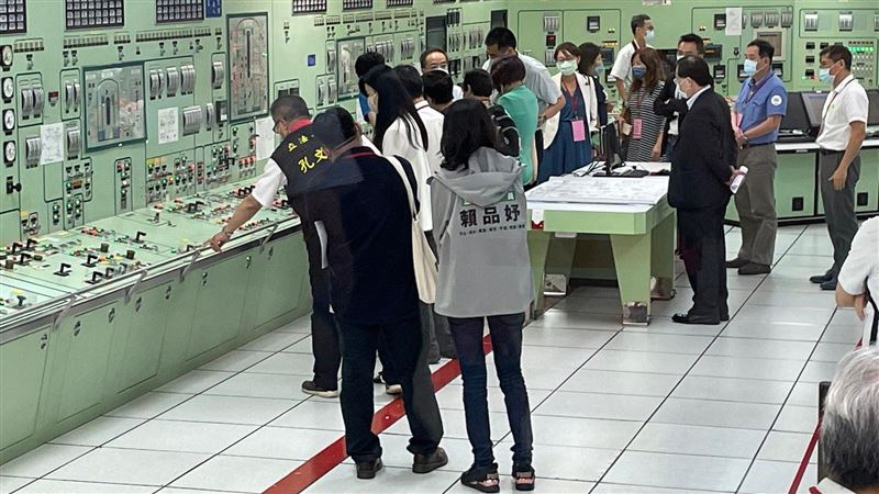 賴品妤：核二廠什麼椅子武力值這麼高
