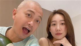 Paul跟咪咪感情恩愛。(圖/翻攝臉書）