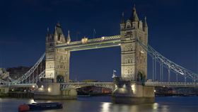 時隔一年　倫敦塔橋升起後又卡住了(圖/翻攝自維基百科)