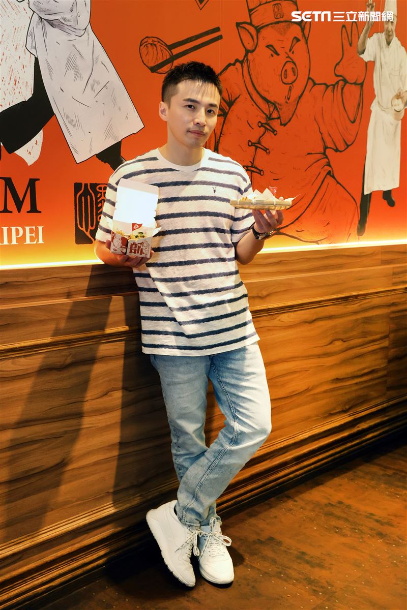 阿緯點點心鹹酥雞專訪。（記者邱榮吉/攝影）