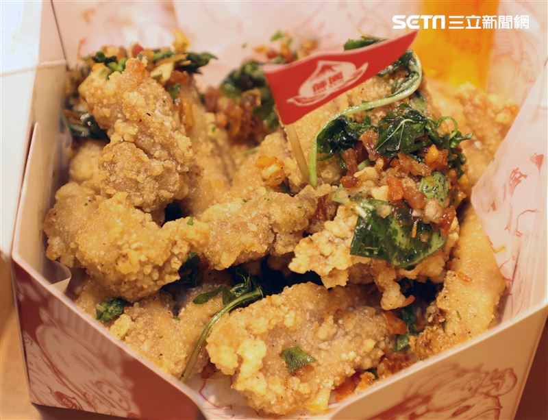 阿緯開的點點心鹹酥雞。（記者邱榮吉/攝影）