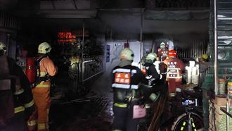 三峽民宅大火　1大2小死亡、4命危