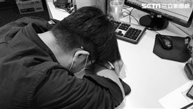 疲憊，疲倦，很累，睡覺，沮喪，失眠，失業，頭痛　是意圖