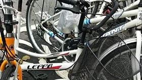 腳踏車沒鎖遭竊！她決定不偷懶「鎖後輪」　結局更加崩潰（圖／翻攝自爆怨2公社）