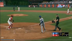 ▲透納（Trea Turner）滑回本壘華麗起身。（圖／翻攝自MLB推特）