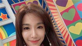 依依日前終於復工。(圖／翻攝臉書）