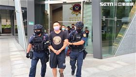 竹聯幫捍衛隊萬華會陳姓會長遭警方強力掃蕩。（圖／翻攝畫面）