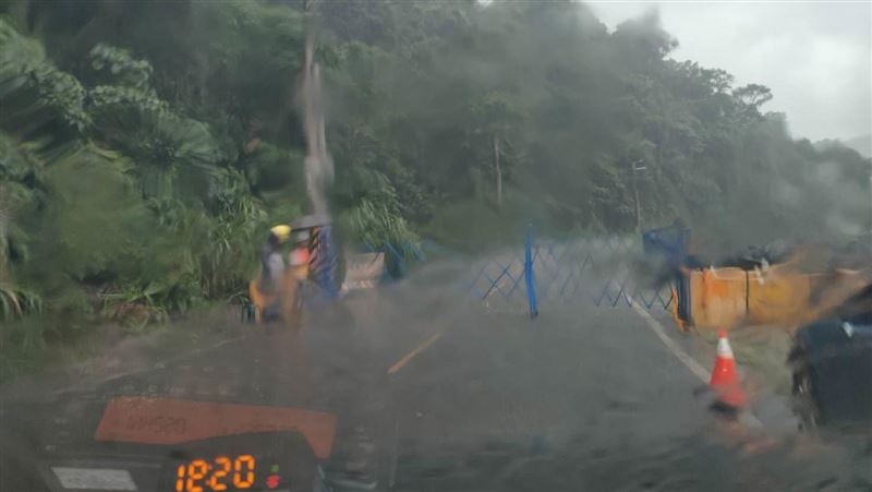 明霸克露橋遭沖斷！　區代表落水失蹤