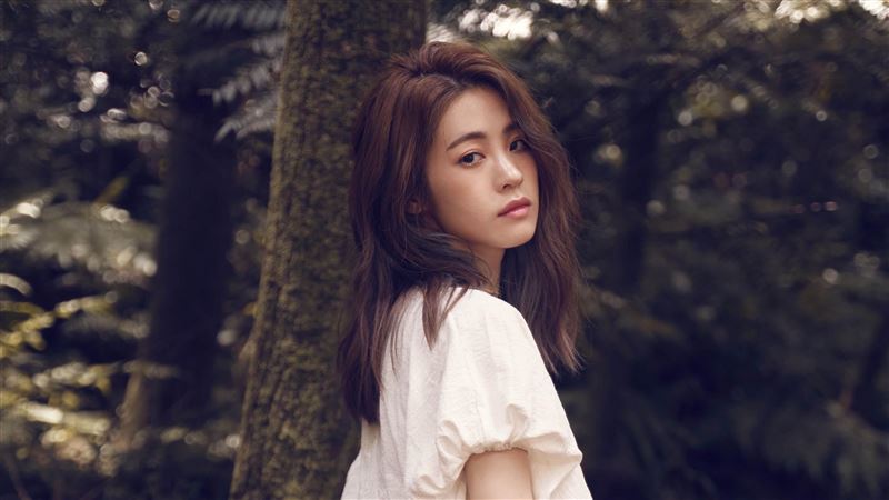 撞鬼？女星遭壓地掐脖　一看竟是自己