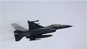 路透社報導，華府在與北京關係緊張之際，2020年以來對台軍售已達51億美元（約合新台幣1441億）。圖為F-16戰機。（中央社檔案照片）