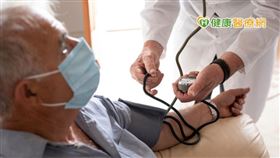 依據全球追蹤2700多名患者，高血壓導管治療後，平均24小時血壓下降至7左右毫米汞柱，門診血壓下降12 至15毫米汞柱，即可降低10%的中風機會。