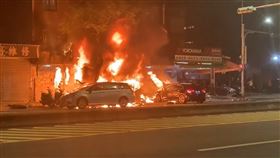 台北濱江市場今天凌晨發生嚴重車禍。（圖／翻攝畫面）