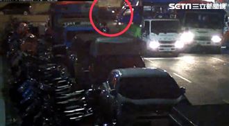 噴火畫面曝！賓士對撞貨車「變火球」